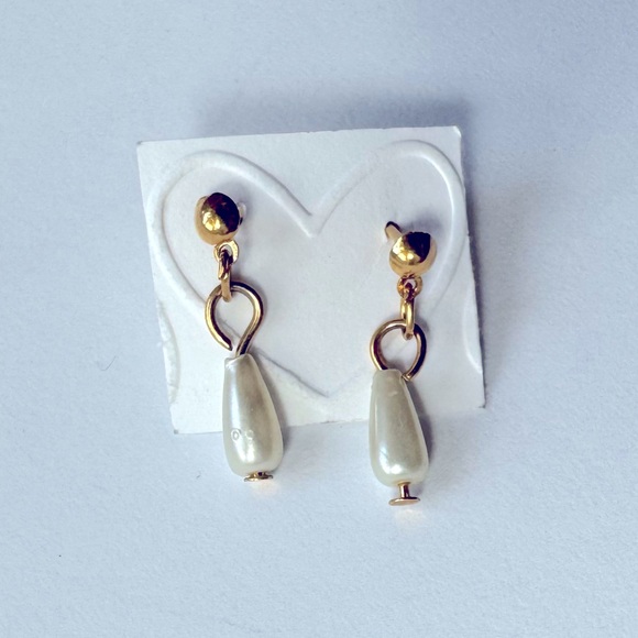 Jewelry - Gold and Cream Pearl Drop Earrings